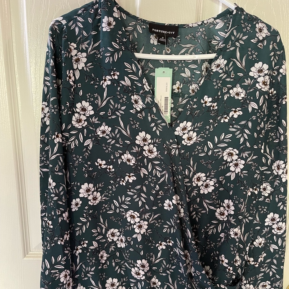 BNWT Stitch Fix Green Floral Blouse Medium Fortune+Ivy